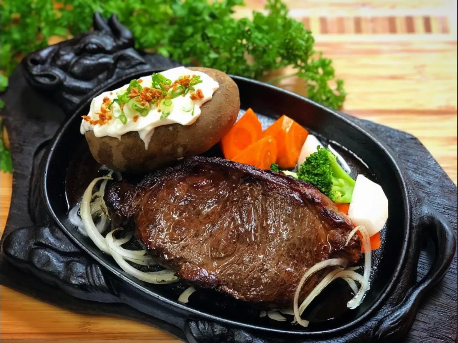 Sizzling steak served on the restaurant's distinctive bull-shaped hotplate